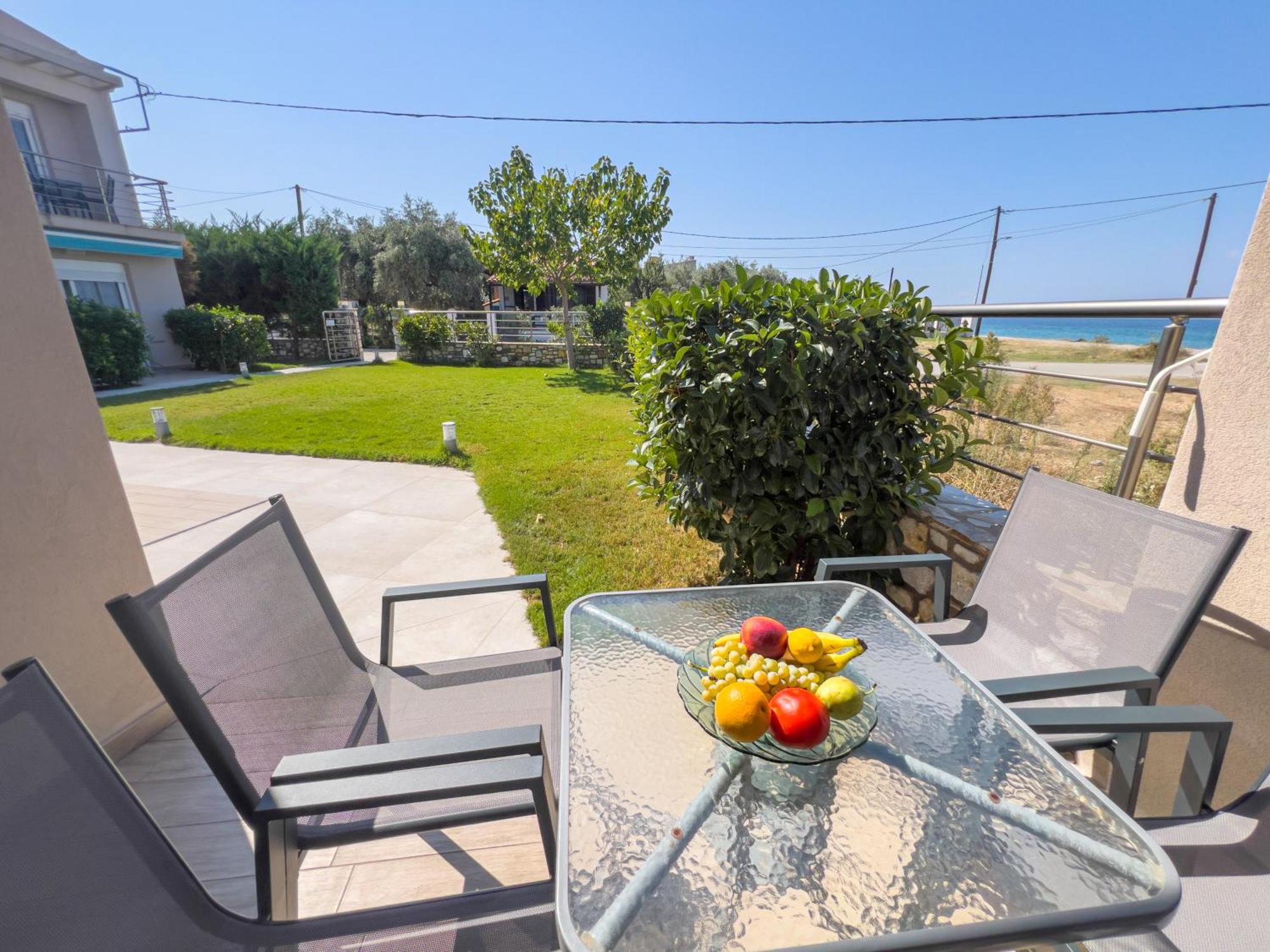 Yalos Beach Maisonettes Skala Sotiros Exterior photo